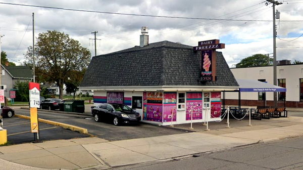 Tastee-Freez - Centerline - 24806 Van Dyke Ave (newer photo)